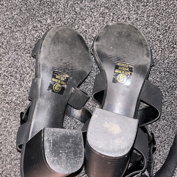 Black strappy heels - Picture 4 of 4